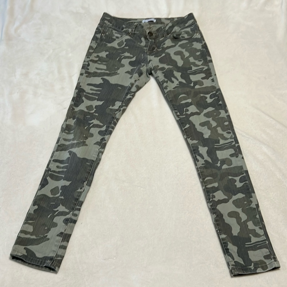 Size small camo skinny jeans. Dainty Hooligan
